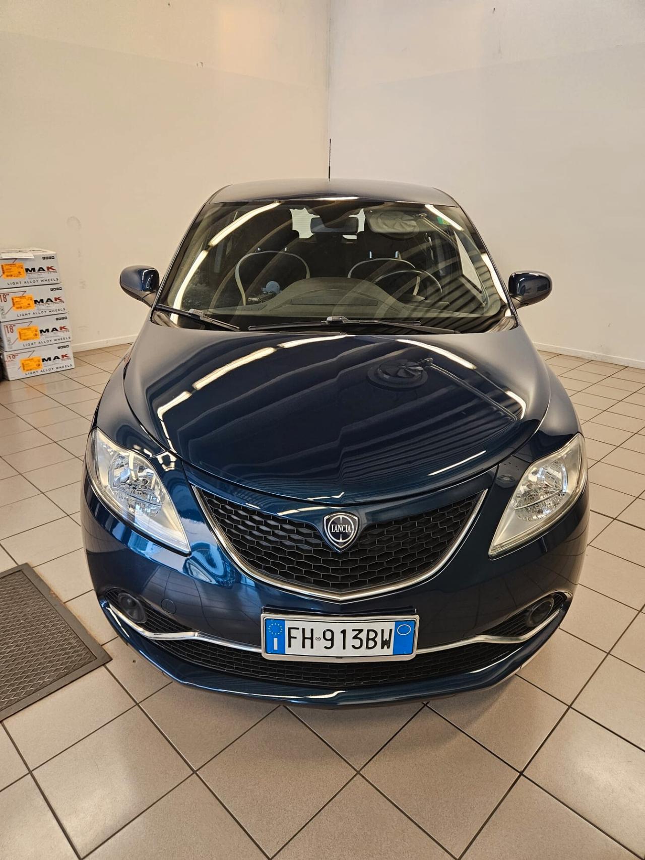 Lancia Ypsilon 1.2 69 CV 5 porte Silver