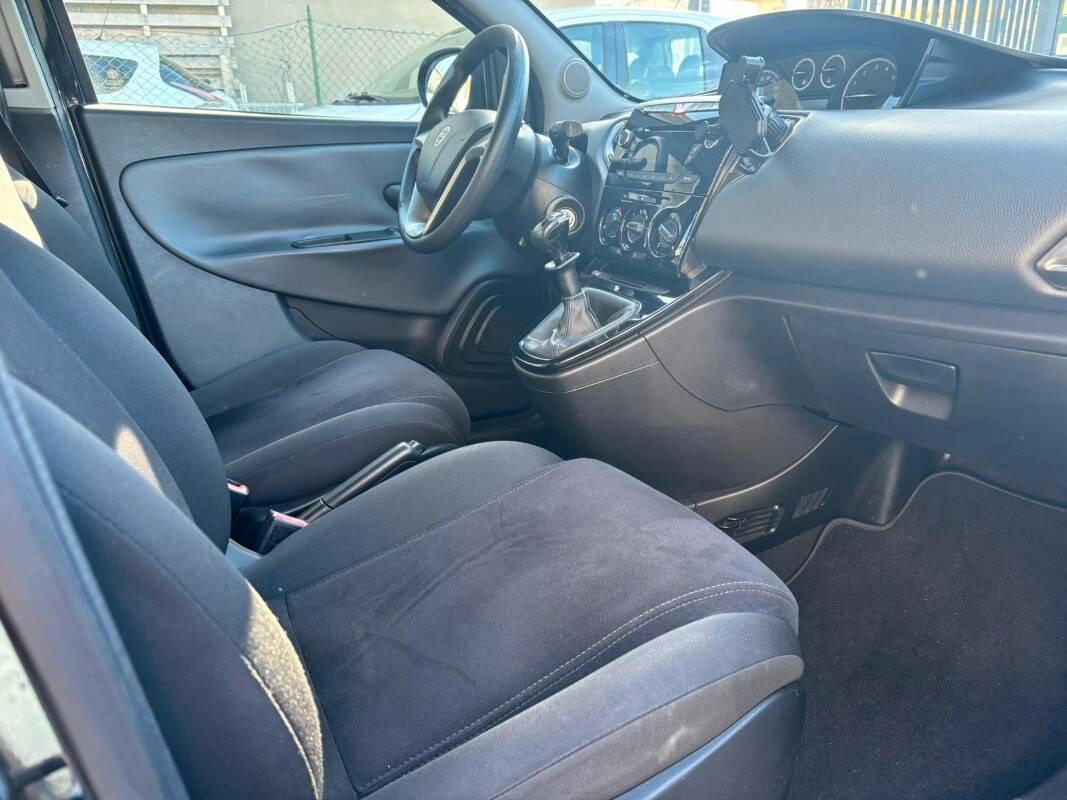 Lancia Ypsilon 1.2 8v Silver c clima 69cv