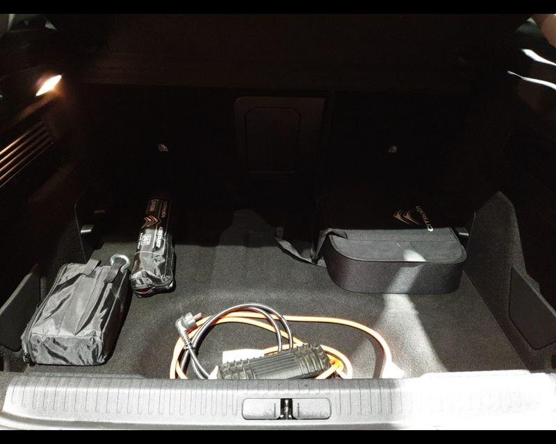 Citroën e-C4 motore elettrico 136 CV Shine