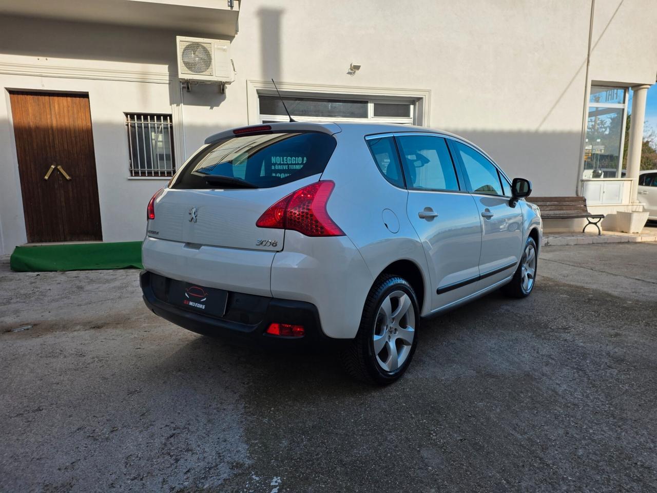 Peugeot 3008 1.6 HDi 112CV cambio robotizzato Business