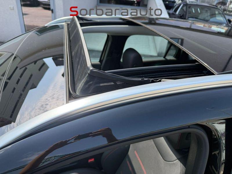 Mercedes-Benz GLA 200 d Automatic AMG Line Premium con Tetto Panoramico.