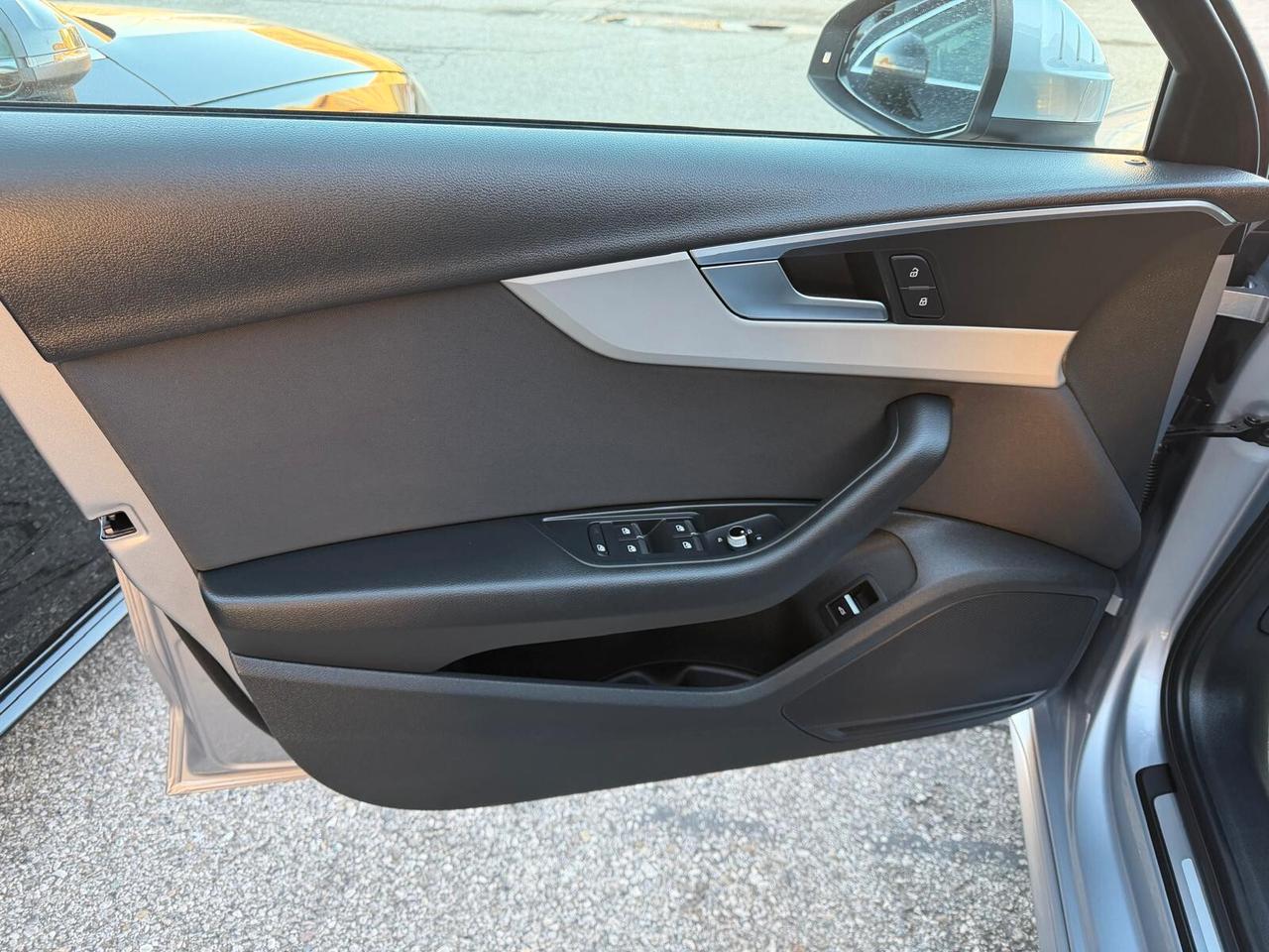 Audi A4 30 TDI/136 CV S tronic Advanced FARI MATRIX