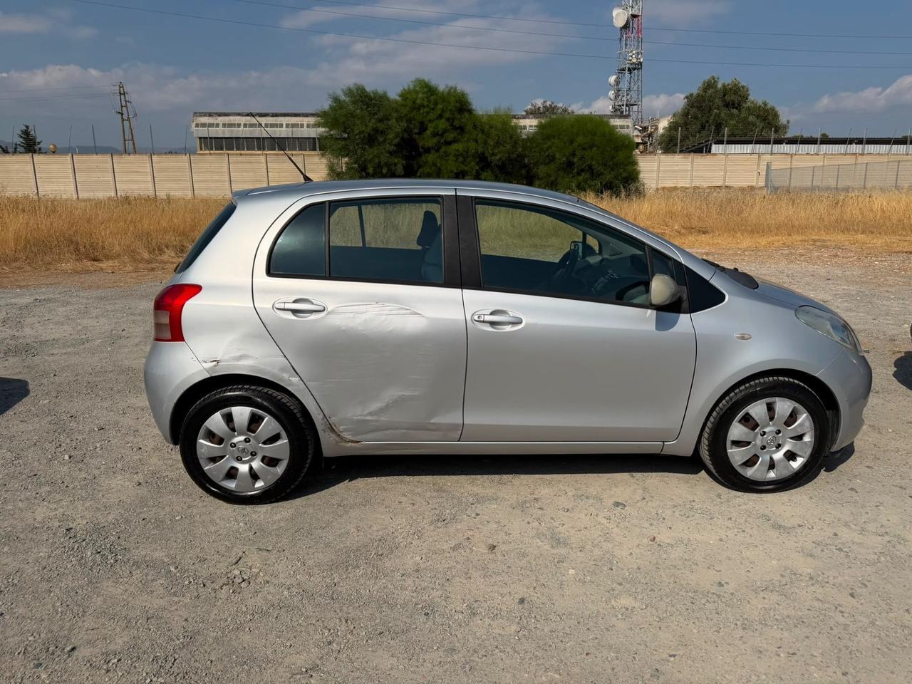 Toyota Yaris Benzina-5 Porte- Neopatentati- Clima