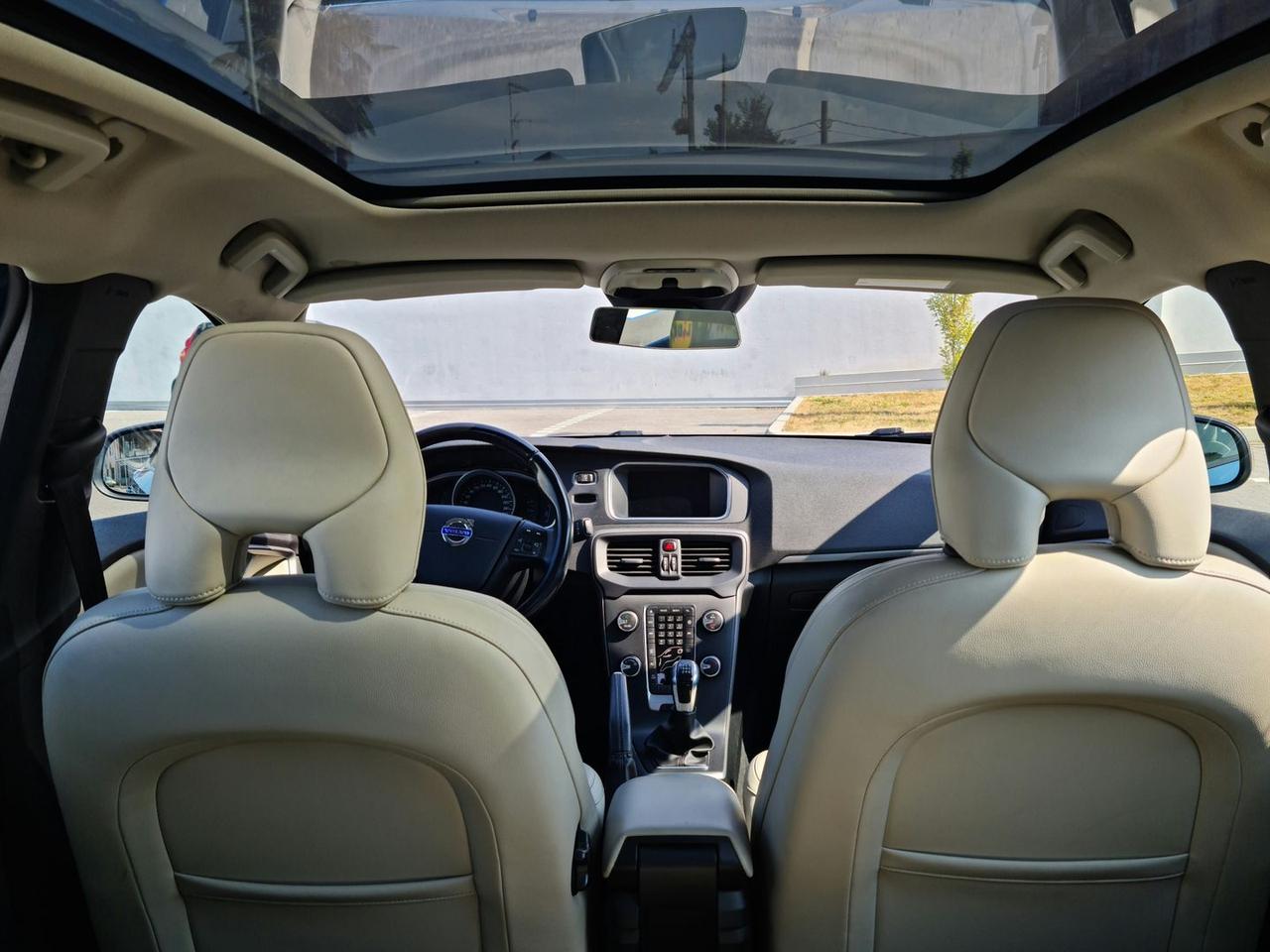 Volvo V40 KINETIC #6087