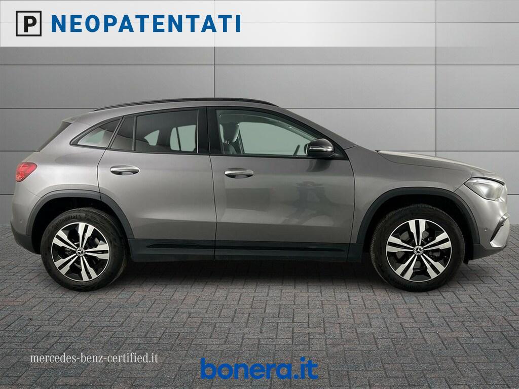 Mercedes GLA 180 180 D Progressive Advanced Plus 8G-DCT