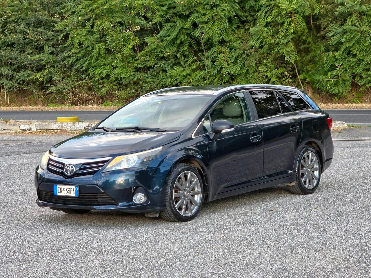 Toyota Avensis 2.2 D-4D Wagon Lounge 2012-E5B Manuale