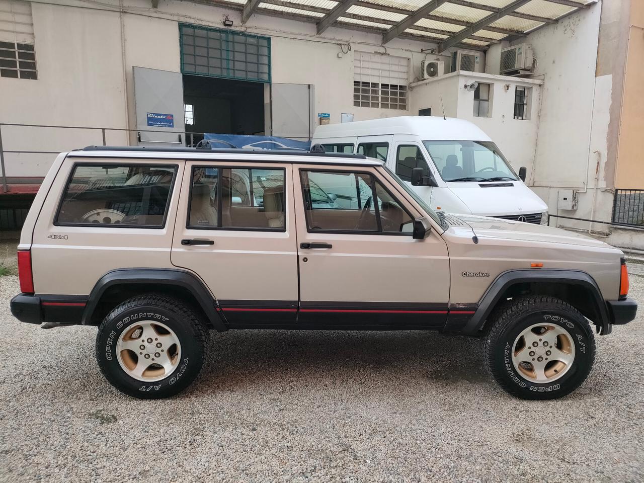 Jeep Cherokee 2.5 TD 5 porte Selec-Trac Country
