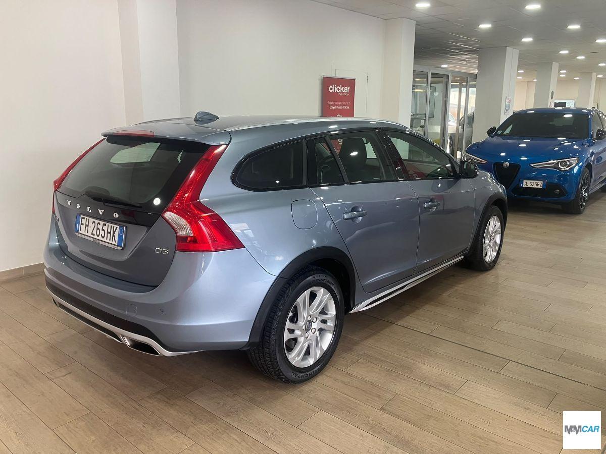 VOLVO - V60 - Cross Country D3 Geartronic Kinetic