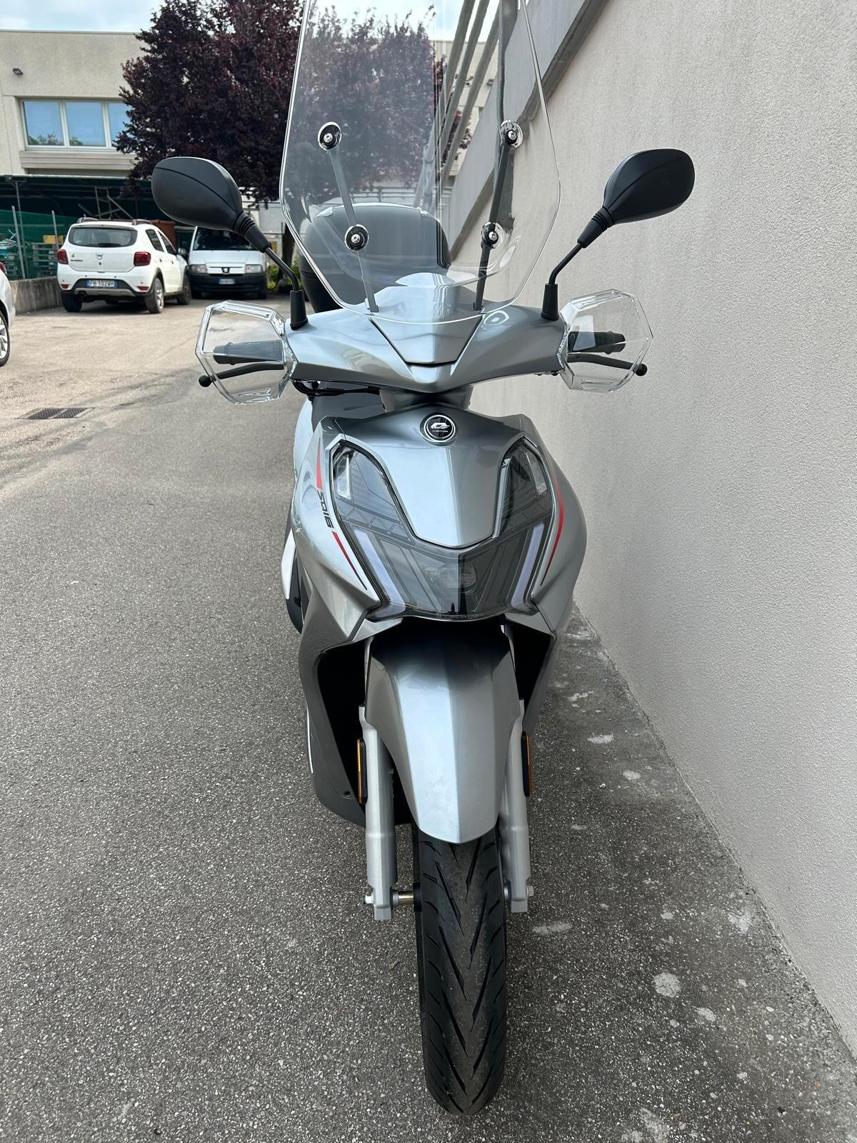 QJ scooter 125. SQ 16 SILVER