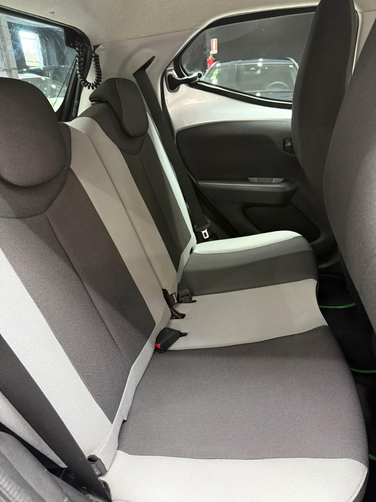 Toyota Aygo 1.0 VVT-i 69 CV 5 porte x-clusiv