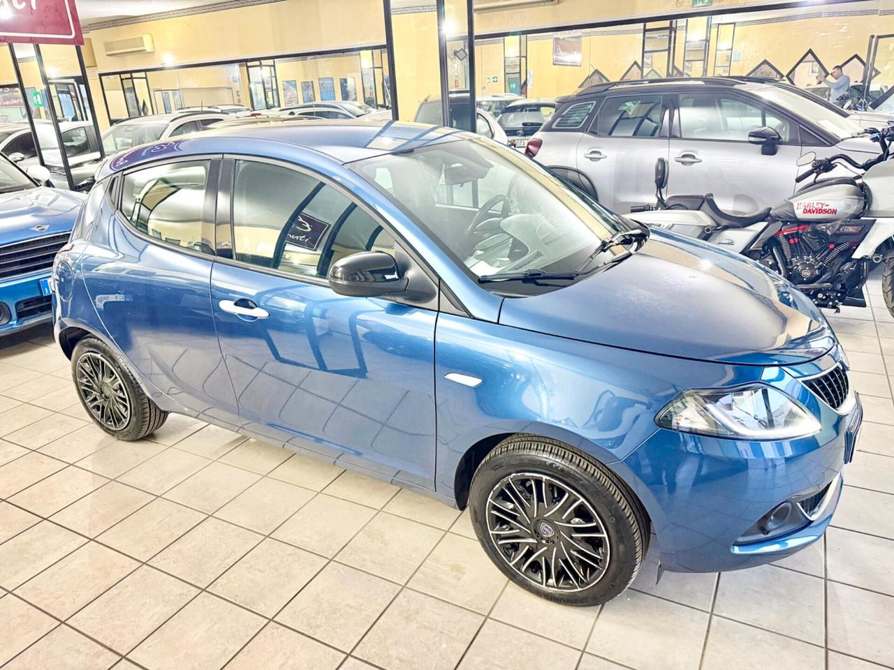 Lancia Ypsilon 1.0 FireFly 5 porte S&S Hybrid Gold