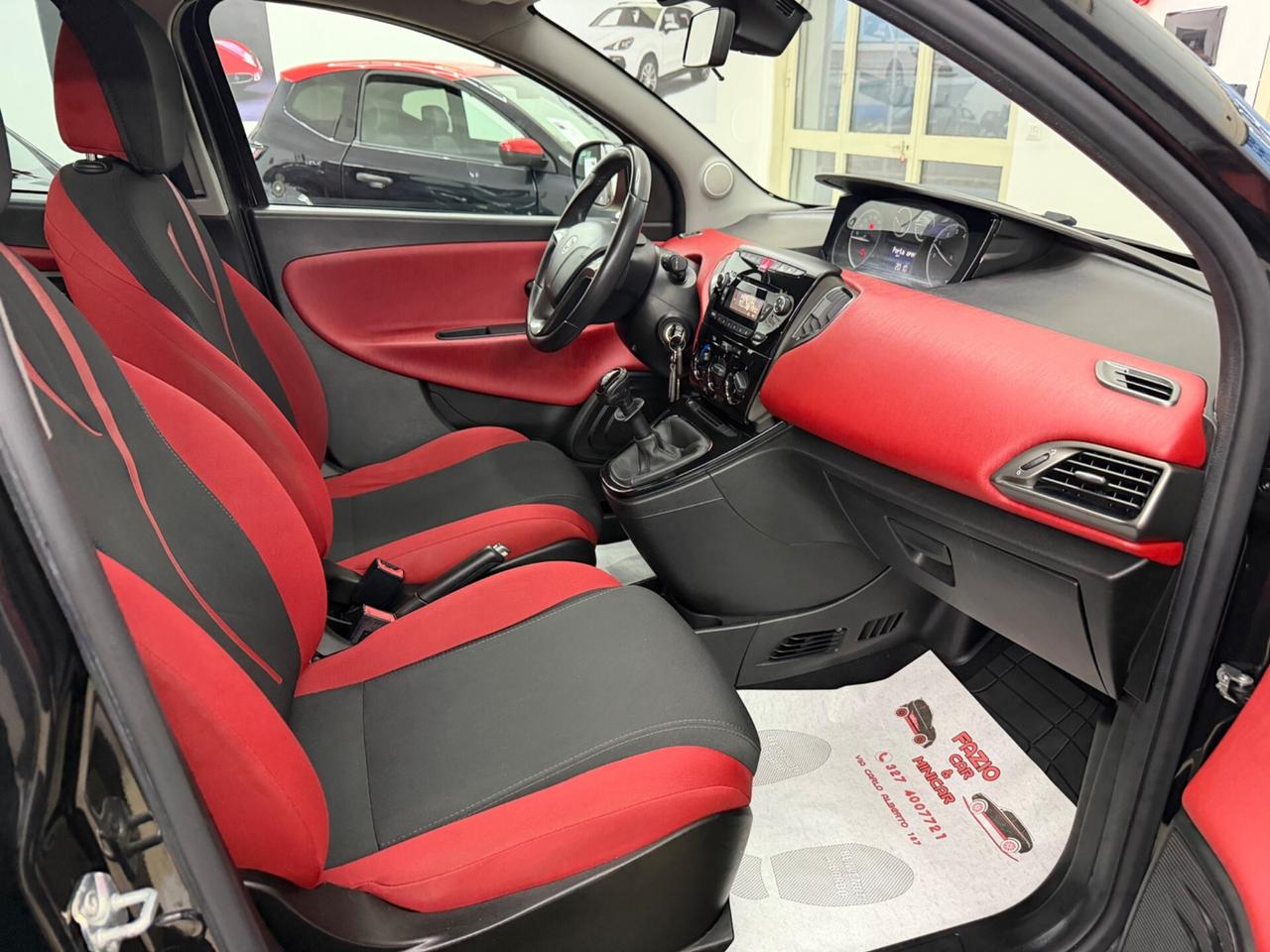 Lancia Ypsilon 1.2 69Cv