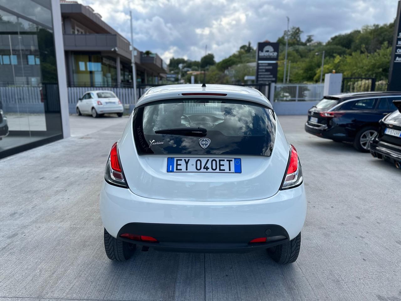 Lancia Ypsilon 0.9 TwinAir 85 CV 5 porte Metano Ecochic Elle