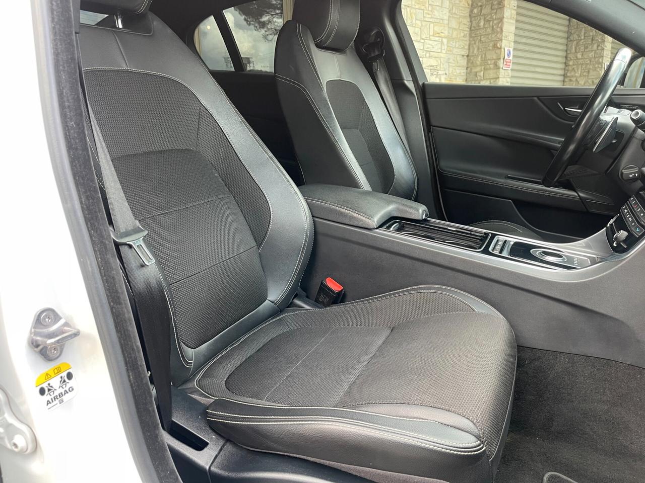 Jaguar XE 2.0 D 240 CV AWD aut. Portfolio