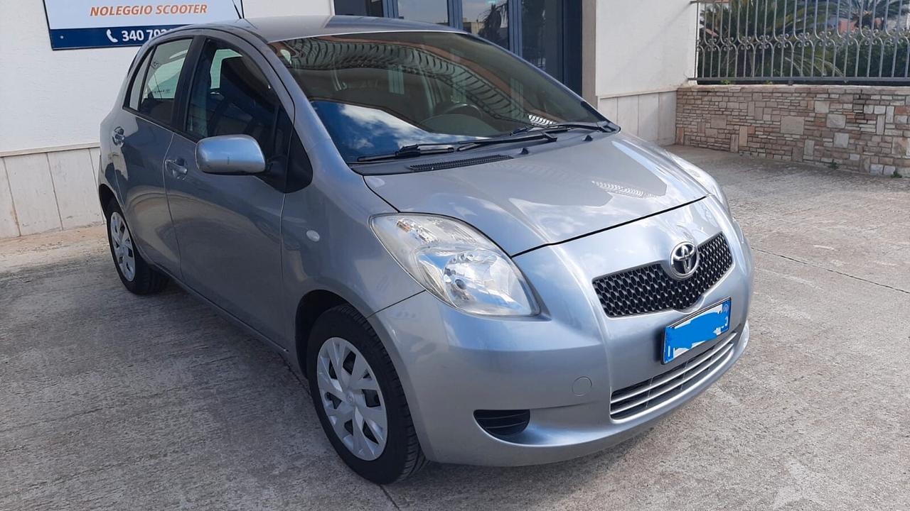 Toyota Yaris 1.0 5 porte