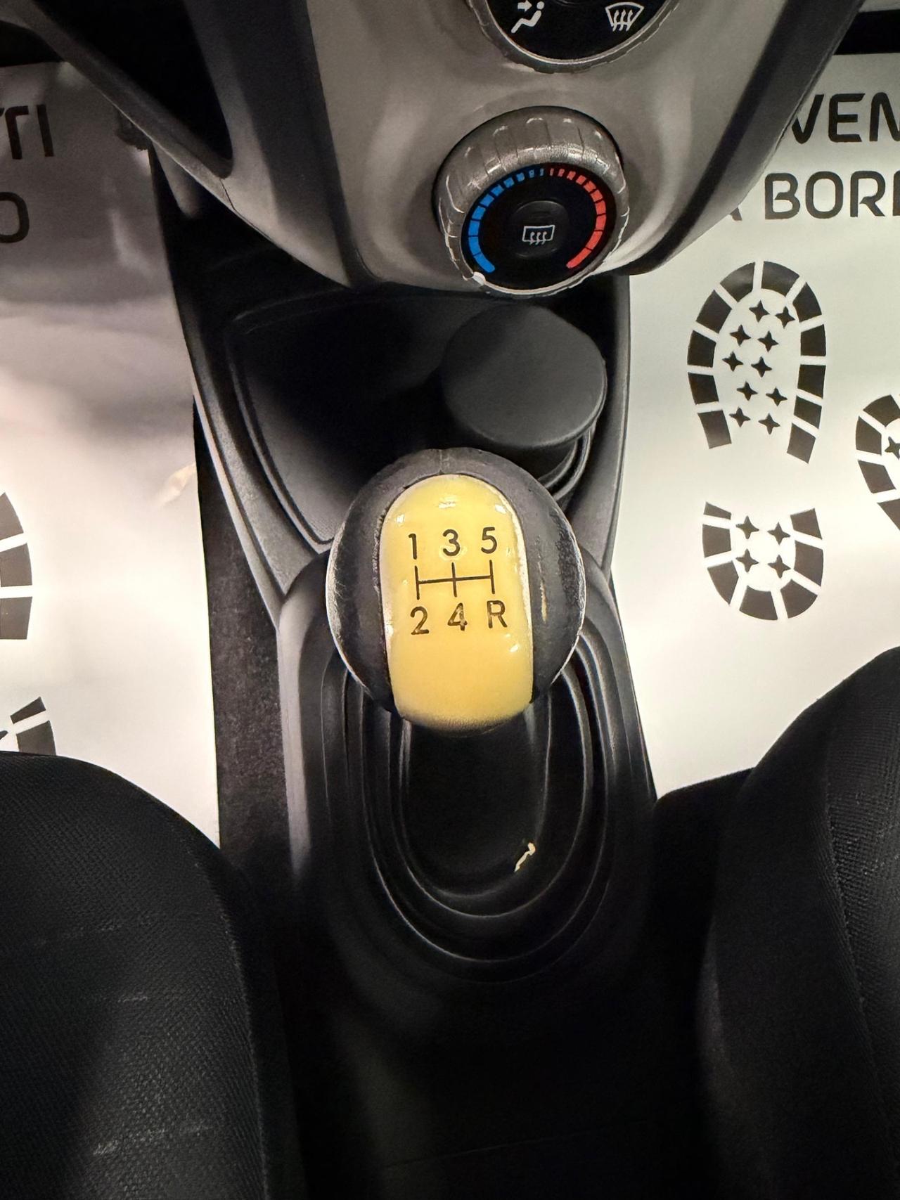 Toyota Yaris 1.0 5 porte Sol