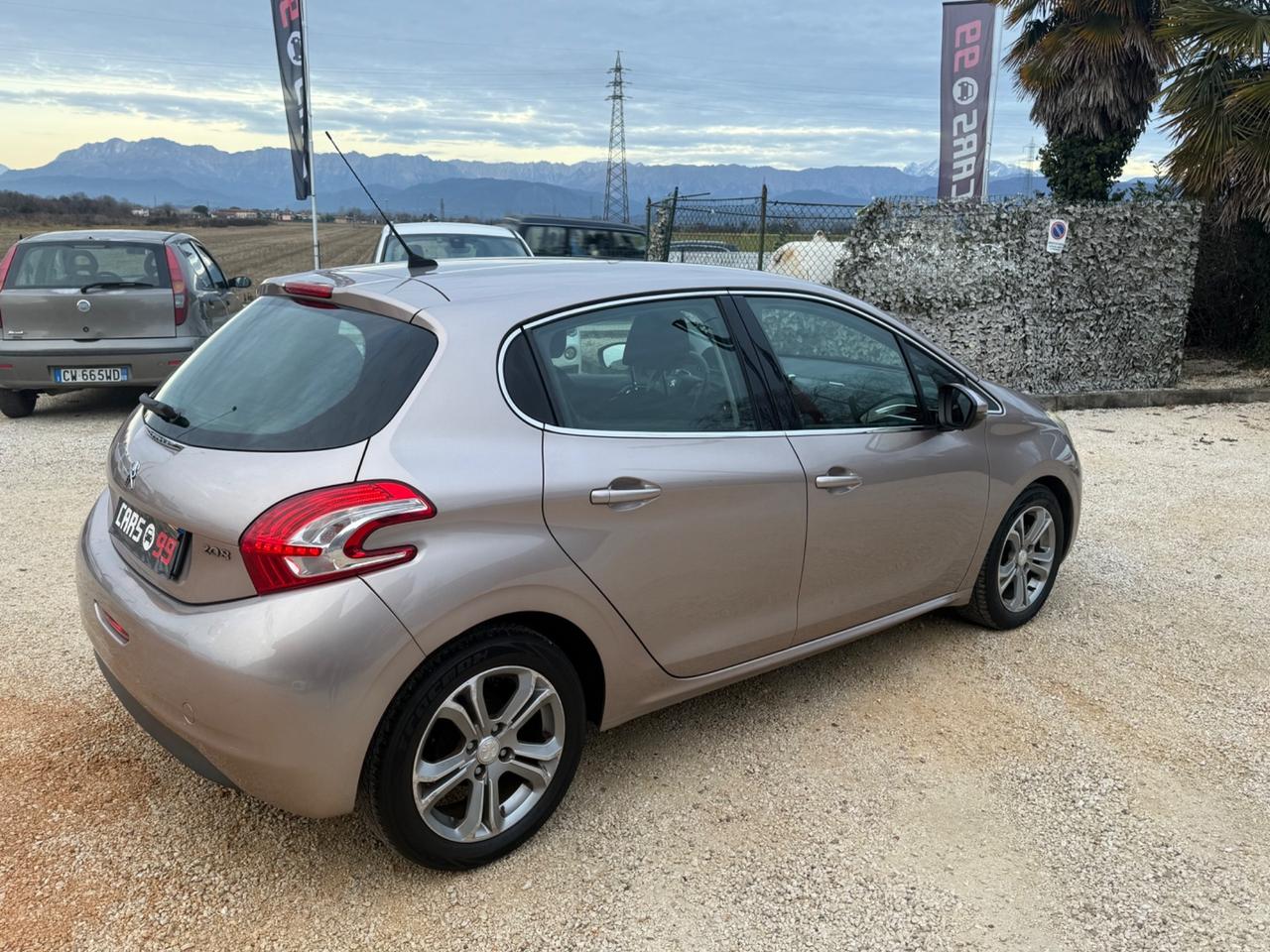 Peugeot 208 1.4 HDi 68 CV 5 porte Allure