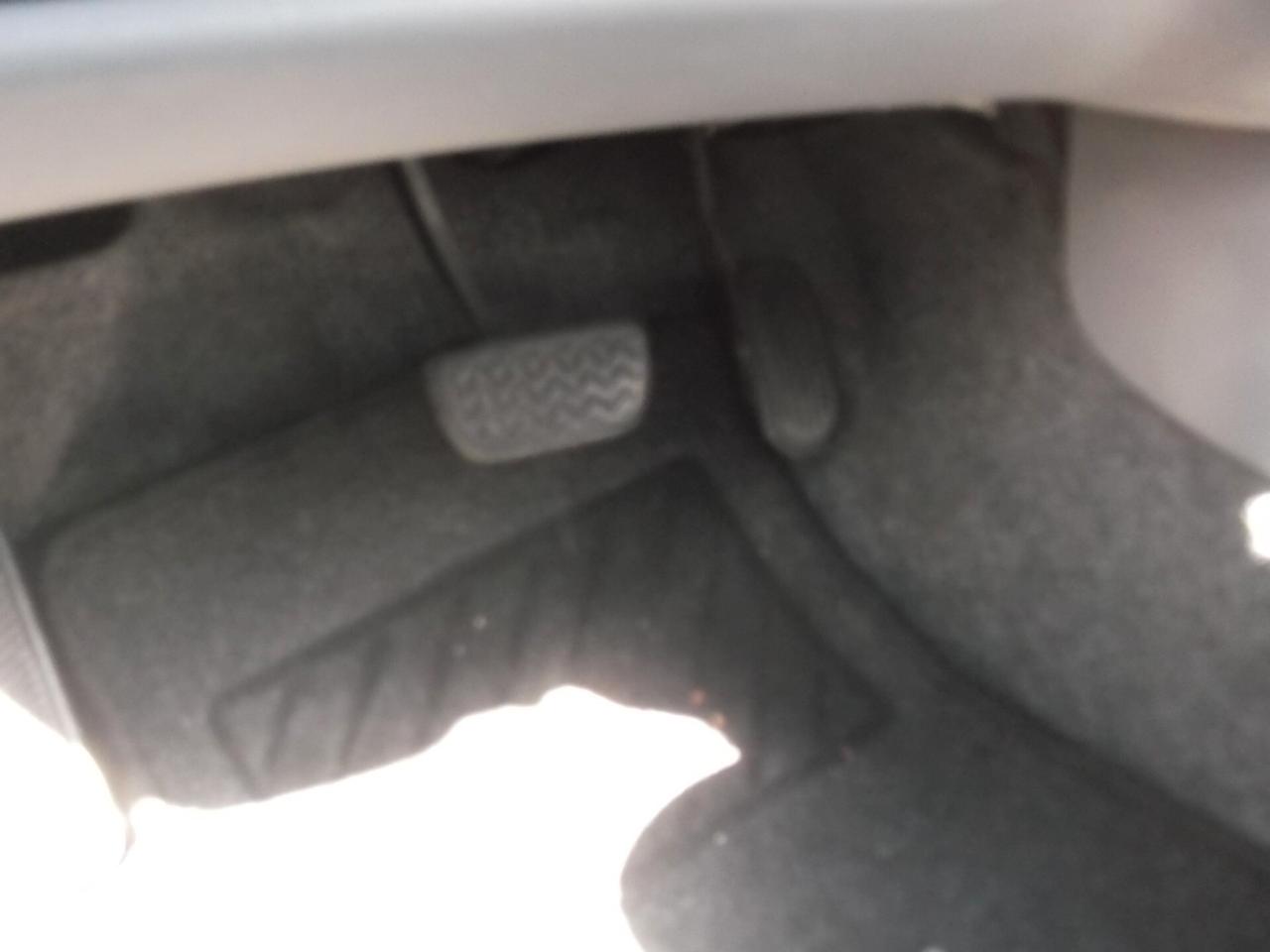 Toyota Yaris 1.0i 16V cat 5 porte aut. Sol - 31