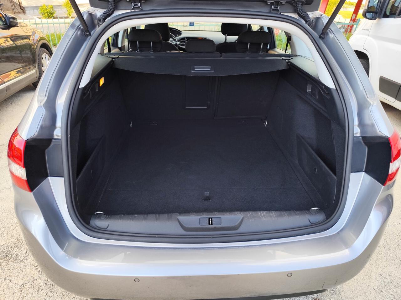 Peugeot 308 BlueHDi 130 S&S EAT8 SW Allure-Precisa in tutto!!