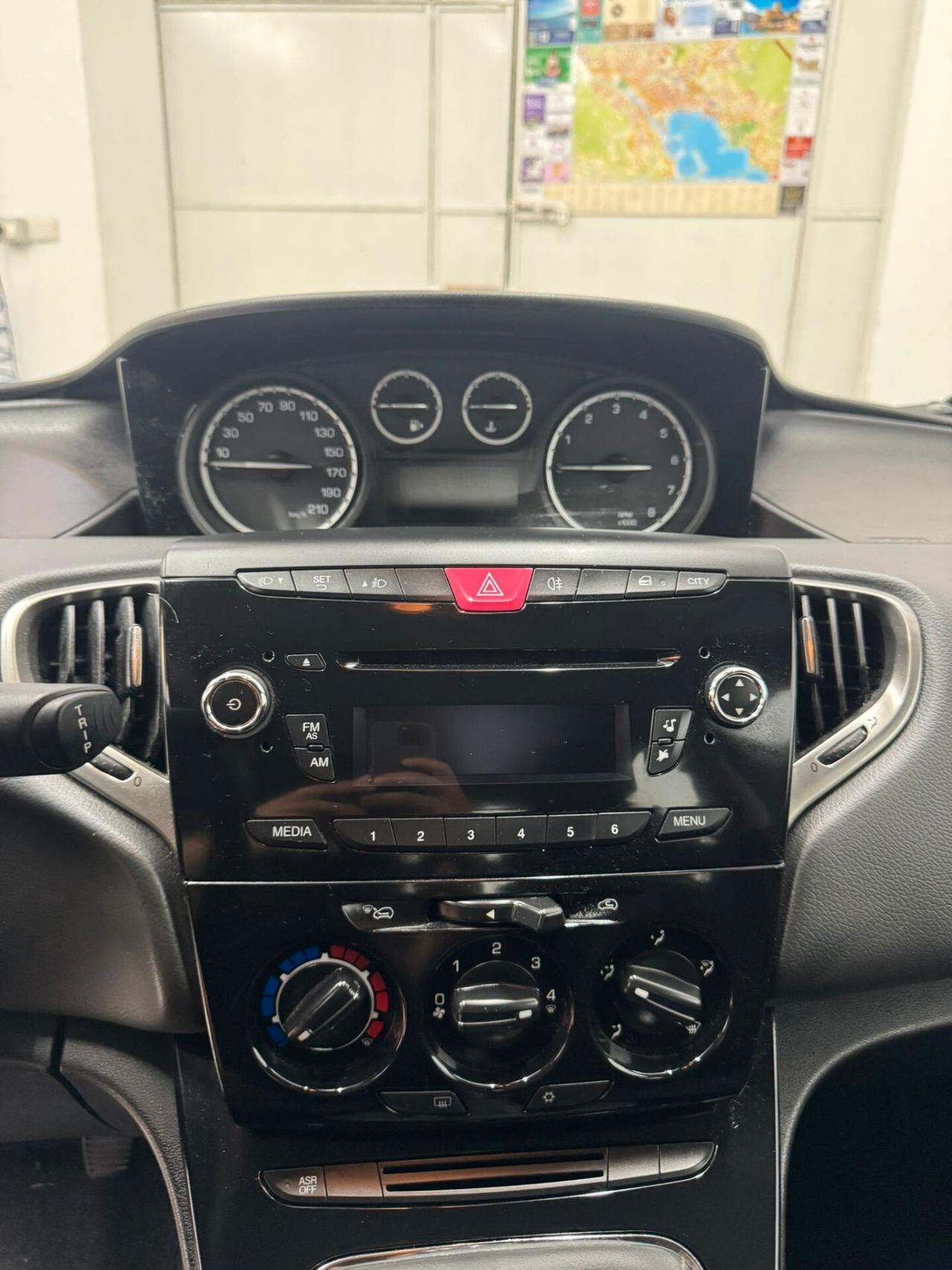 Lancia Ypsilon 1.2 69 CV 5 porte Platinum