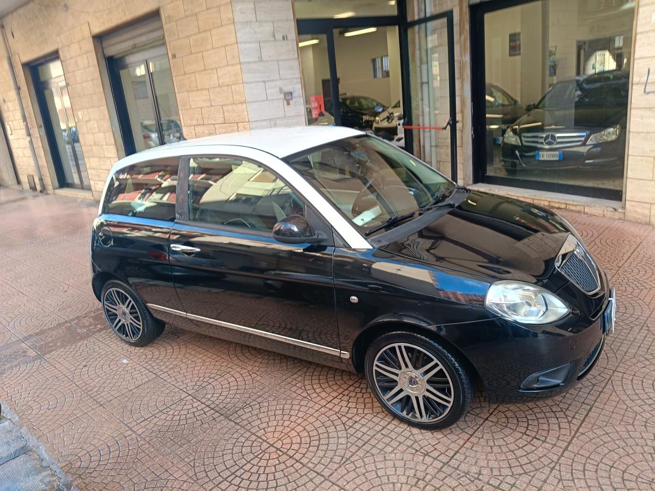 Lancia Ypsilon 1.2 Elle-Bicolor-BELLISSIMA-Euro4790-