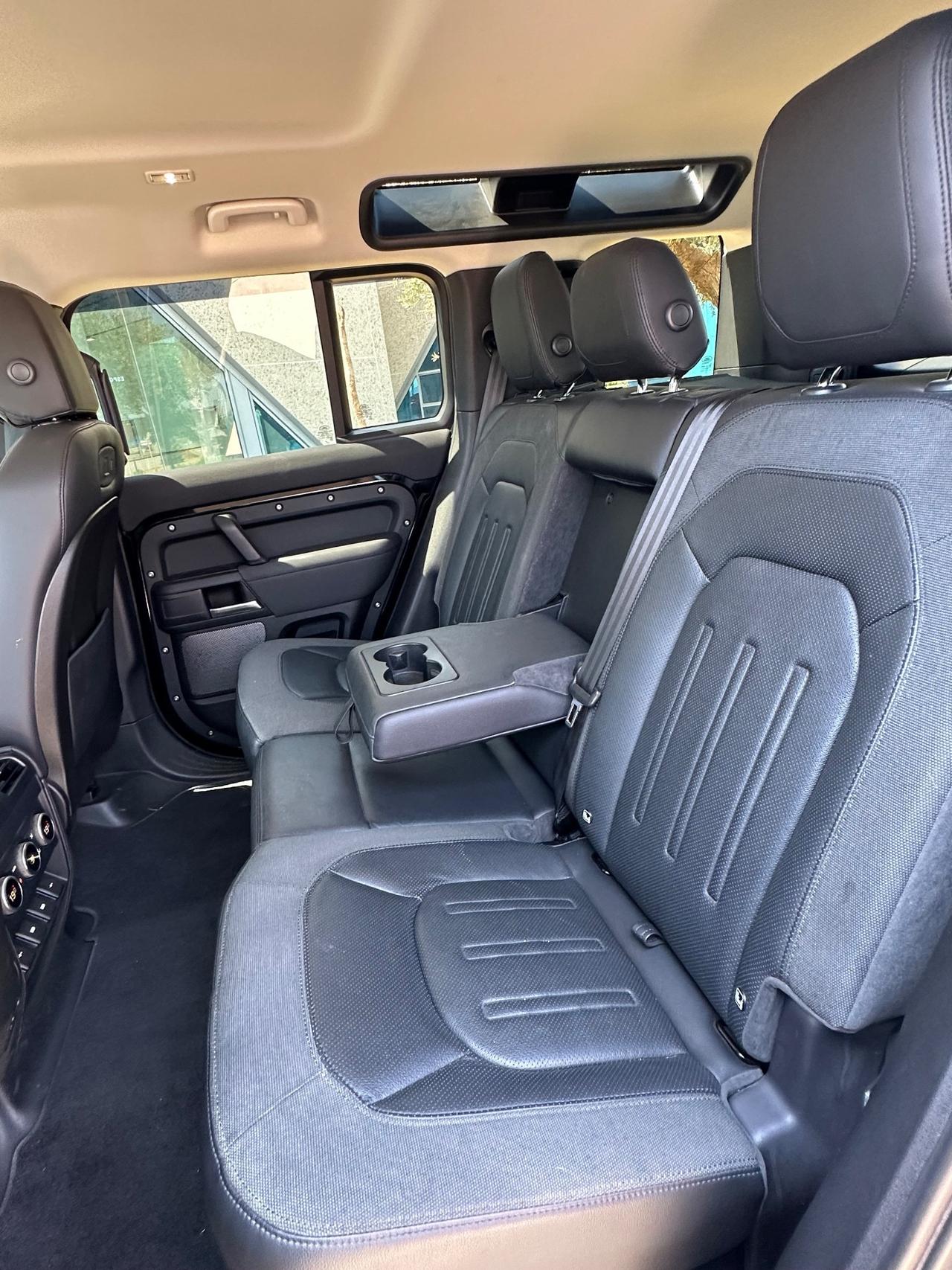 Land Rover Defender 110 HSE 240cv offerta T-Stock prezzo imperdibile