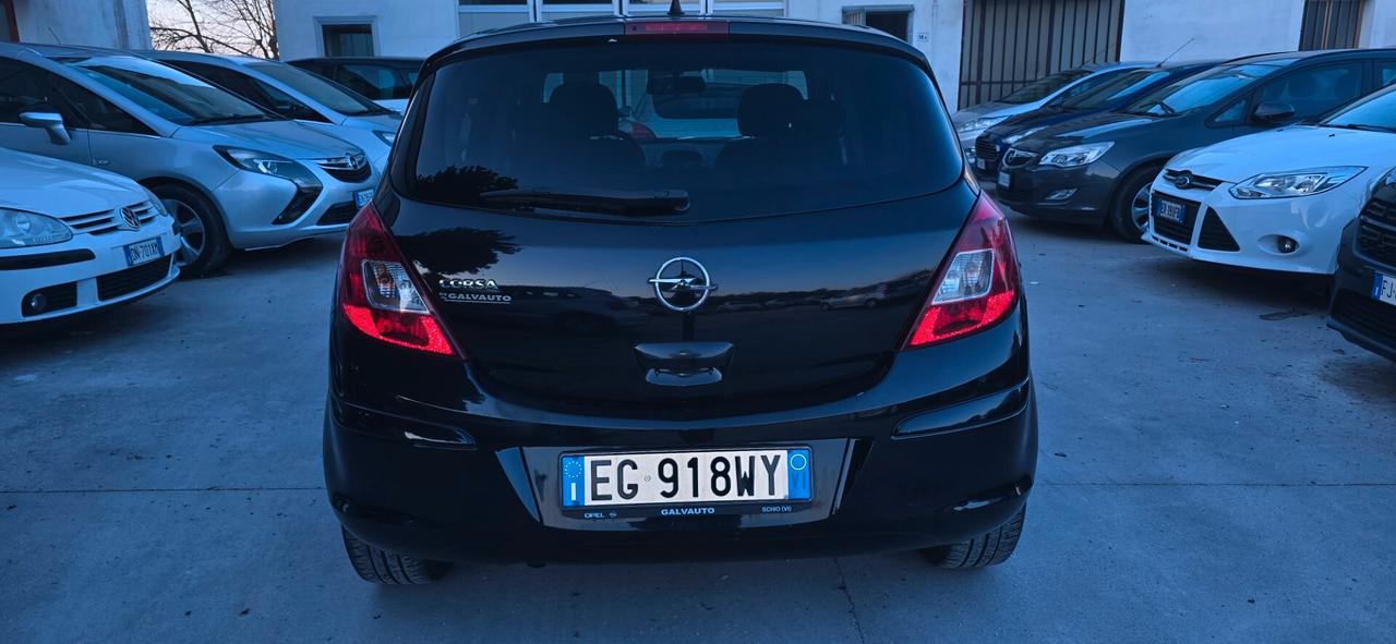 Opel Corsa 1.2 5 porte Cosmo benzina