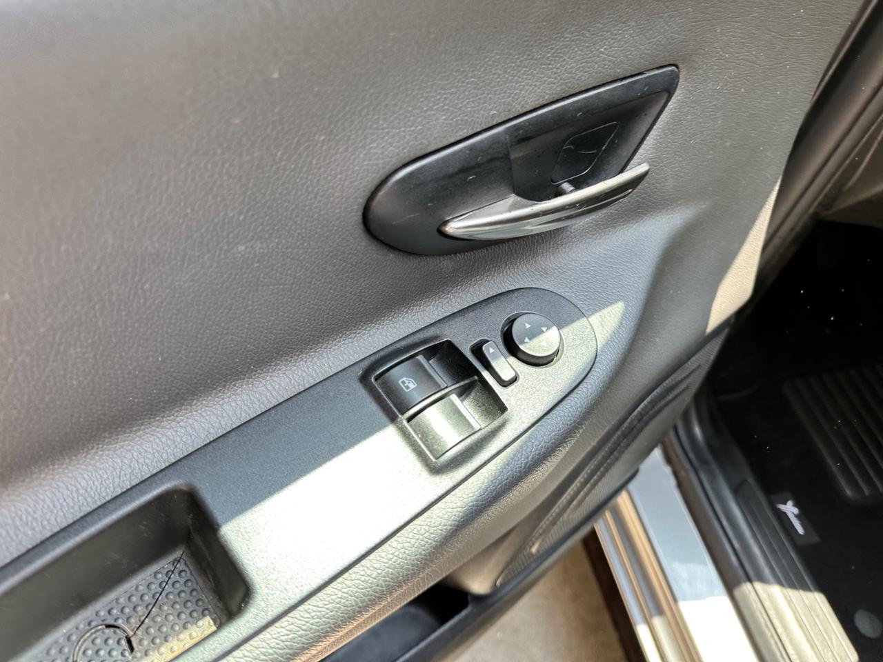 Lancia Ypsilon 1.2 69 CV 5 posti NEOPATENTATI