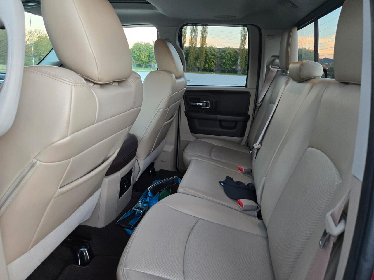 Dodge RAM 1500 HEMI 5.7 V8 -LARAMIE- 4X4