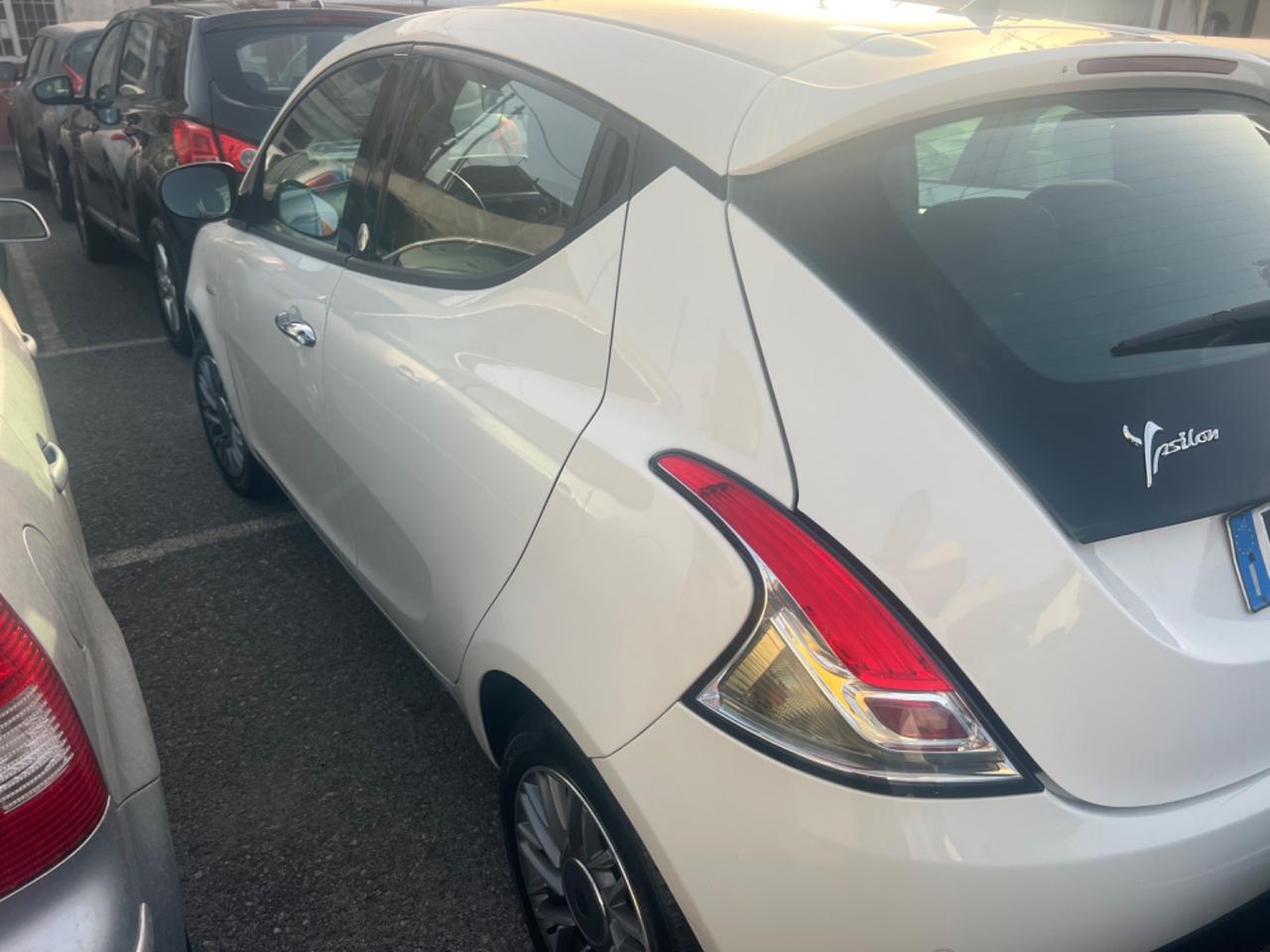 Lancia Ypsilon 1.2 69 CV 5 porte GPL Ecochic Silver