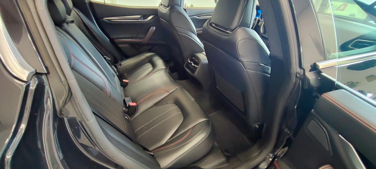 Maserati Ghibli V6 430 CV Q4 Gransport