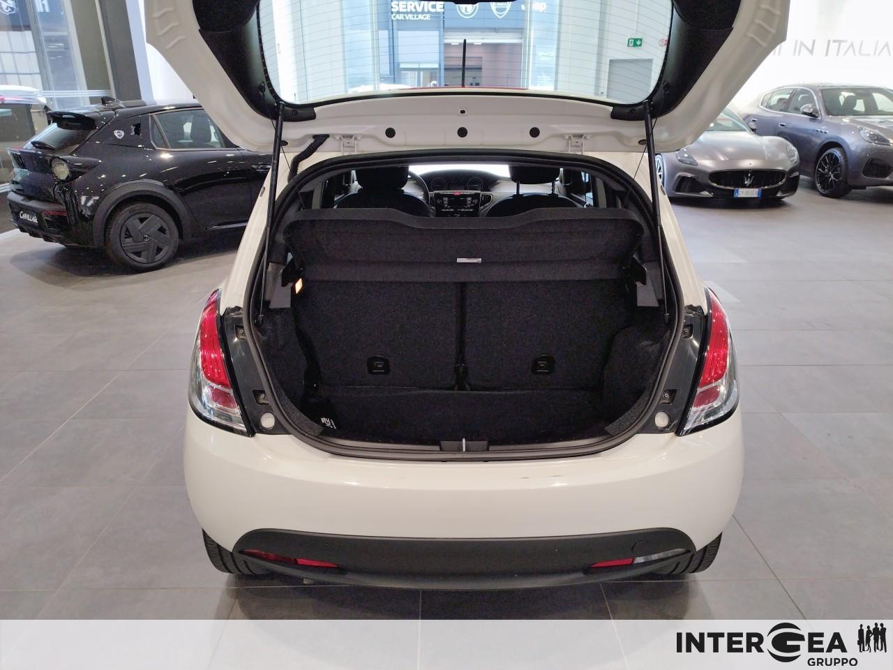 LANCIA Ypsilon 1.0 firefly hybrid Silver s&s 70cv