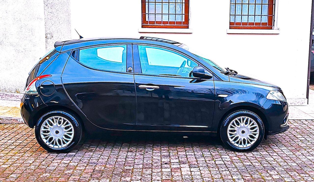 Lancia Ypsilon 1.2 69 CV 5 porte GPL Ecochic Silver