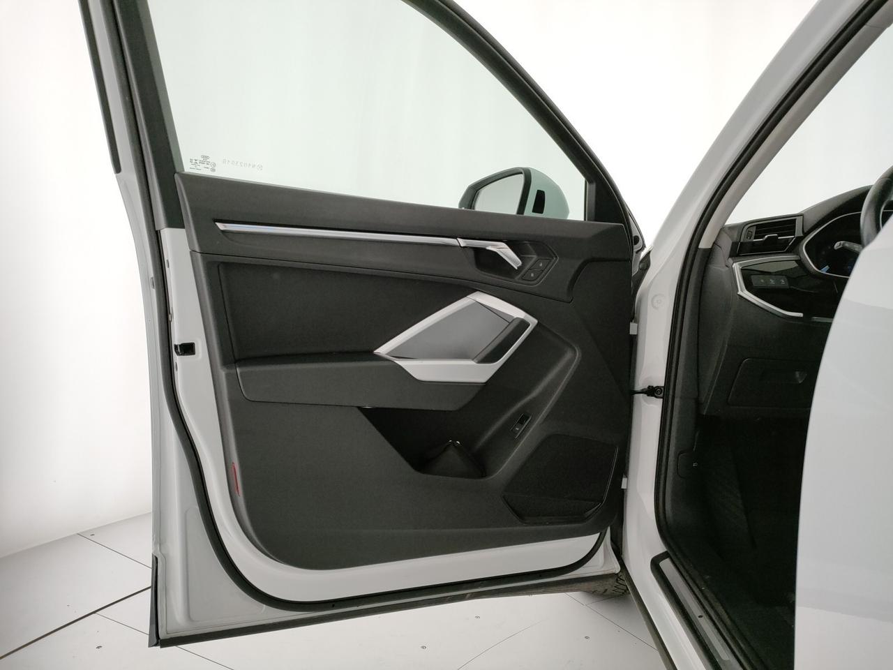 Audi Q3 35 1.5 tfsi business advanced s-tronic