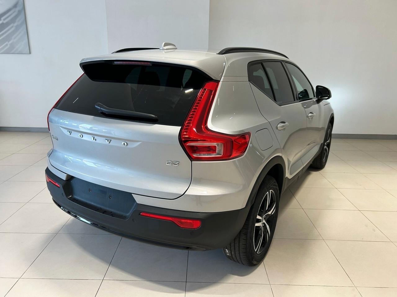 Volvo XC40 B3 automatico Plus Dark