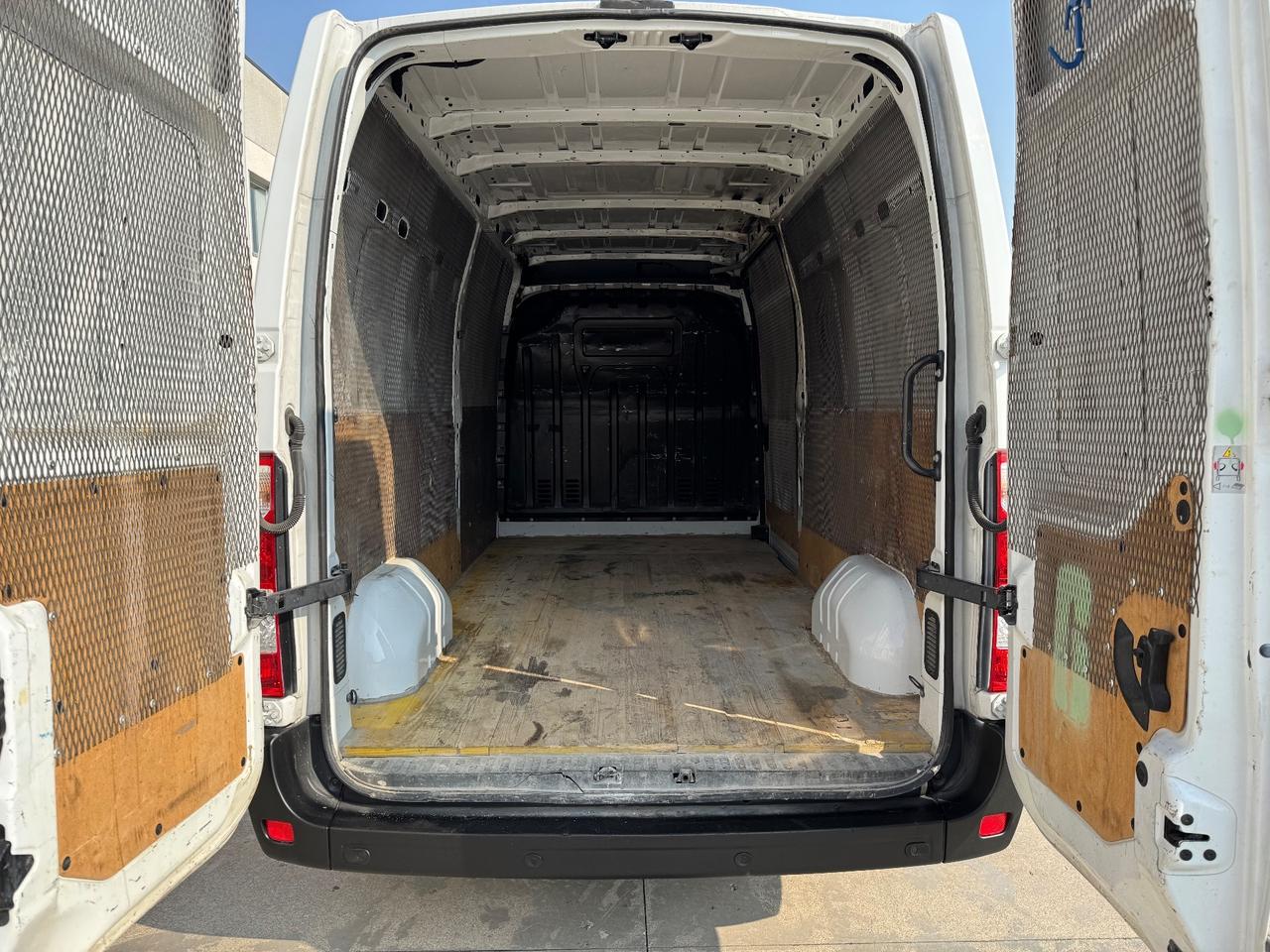 Renault Master T35 2.3 dCi Cabinato 3 Posti