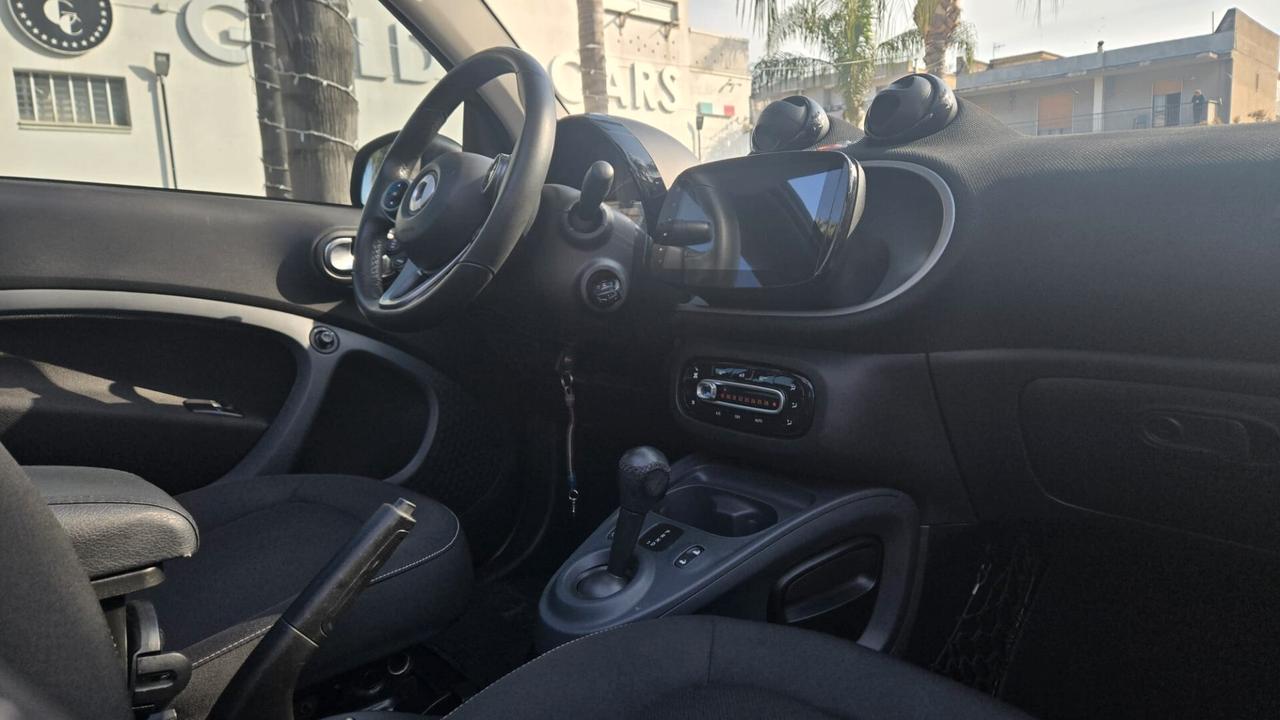 smart forTwo Cabrio 1.0 Passion 71cv twinamic my18 Lega App USB