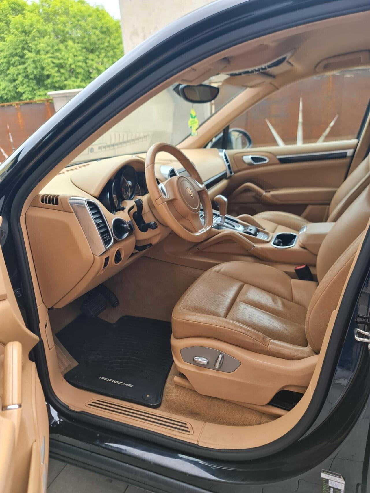 PORSCHE CAYENNE 3.0 V6 TDI 245cv NAVY PELLE TEL !!!