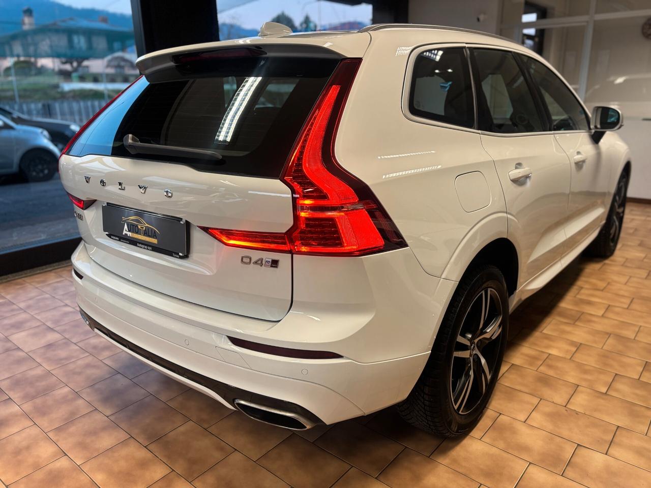 Volvo XC60 2.0 D4 R-design TAGLIANDI CERTIFICATI