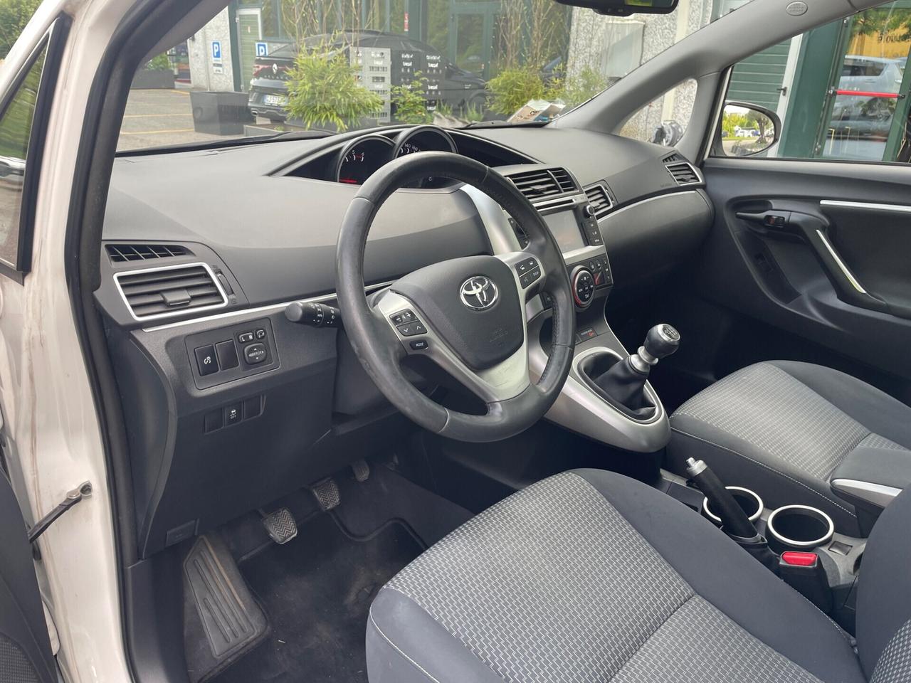 Toyota Verso 1.6 D-4D 7 posti*Tetto*Navi*Neopatentati*