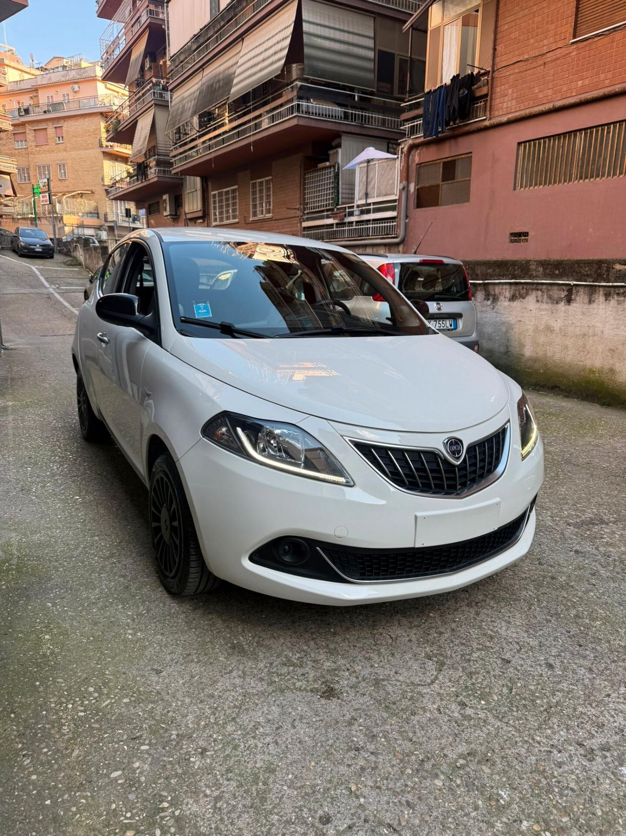Lancia Ypsilon 1.0 FireFly 5 porte S&S Hybrid Ecochic Silver