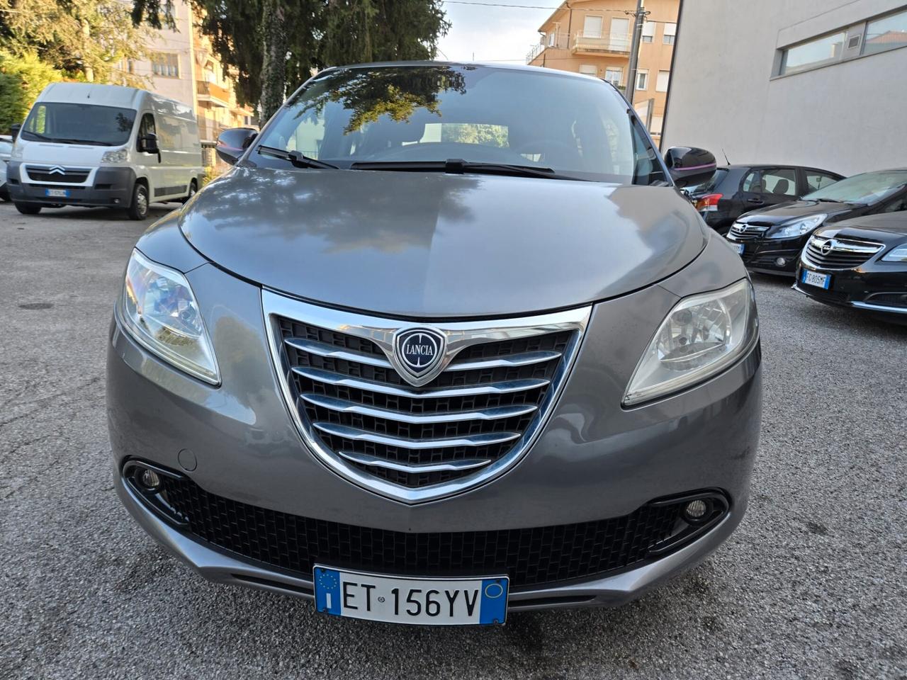 Lancia Ypsilon 0.9 TwinAir 85 CV 5 porte Metano Ecochic Elefantino Neopatentati