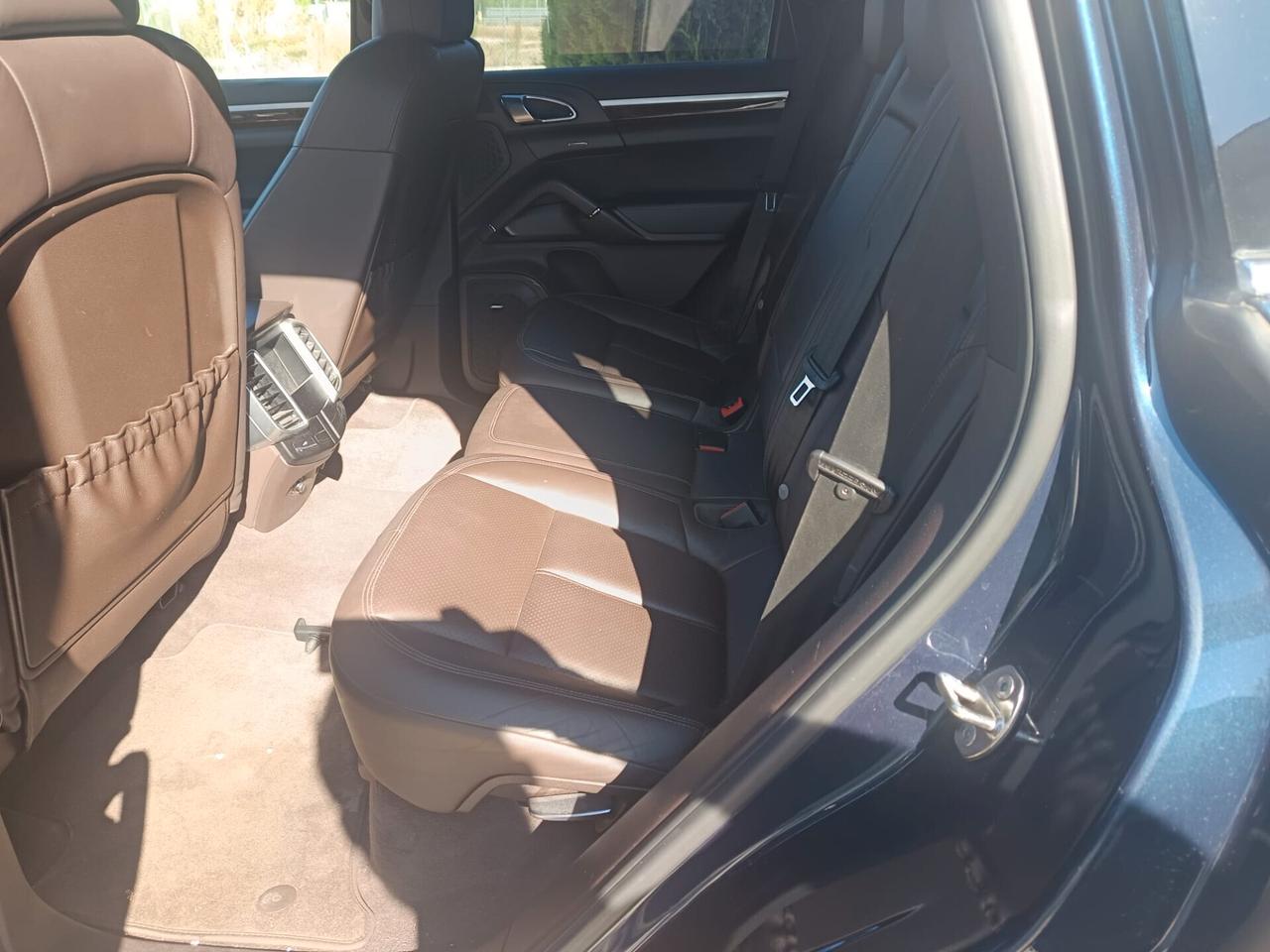 Porsche Cayenne 3.0 Diesel Tua da 260€ al Mese