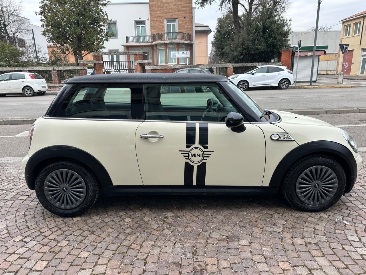 Mini 1.6 16V Cooper One (55kW)