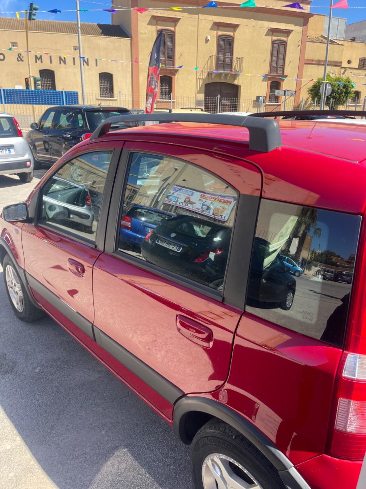 Fiat Panda 1.2 benzina allestimento Cross ok neopatentati