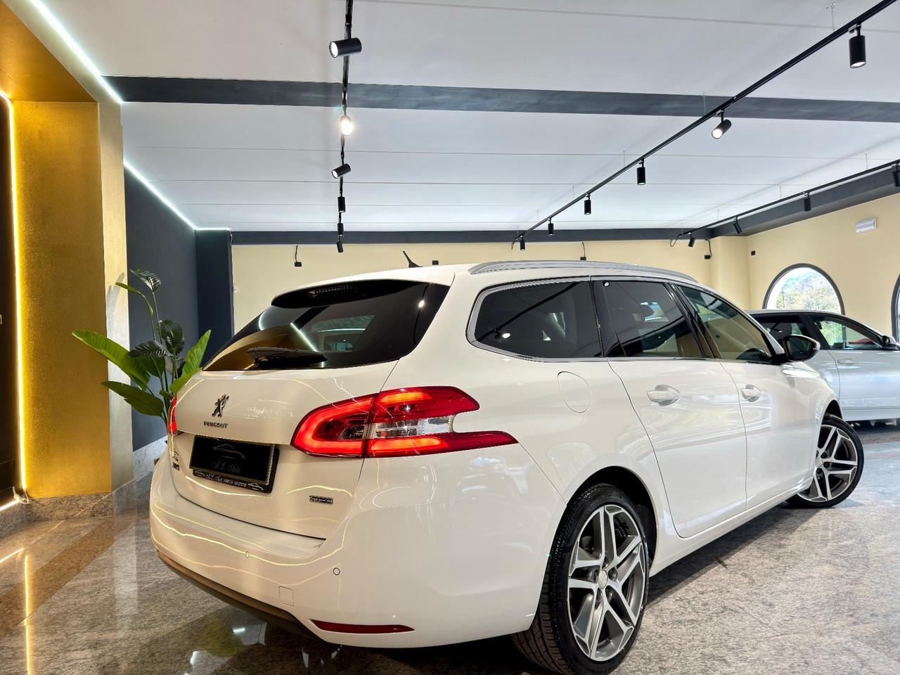 Peugeot 308 BlueHDi 120 S&S SW Allure