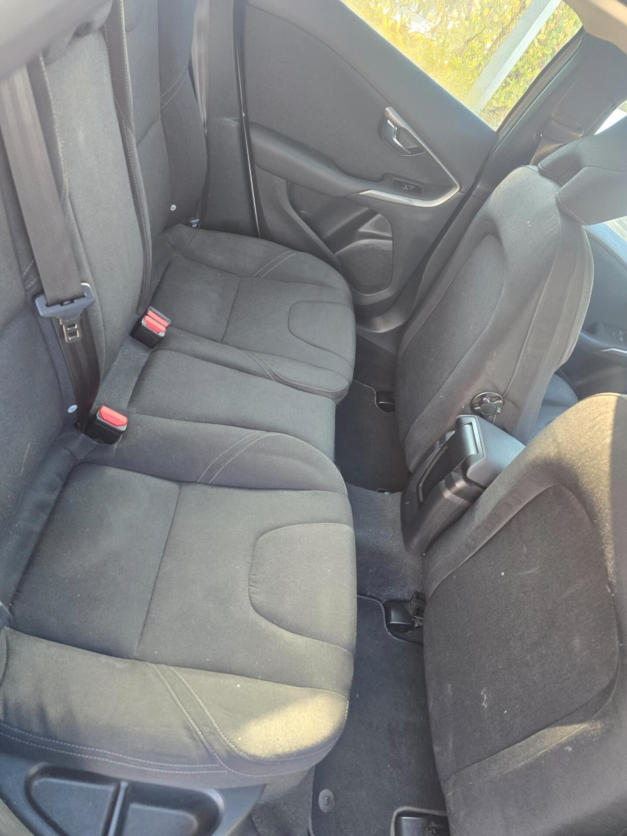 Volvo V40 D2 1.6 R-design Kinetic