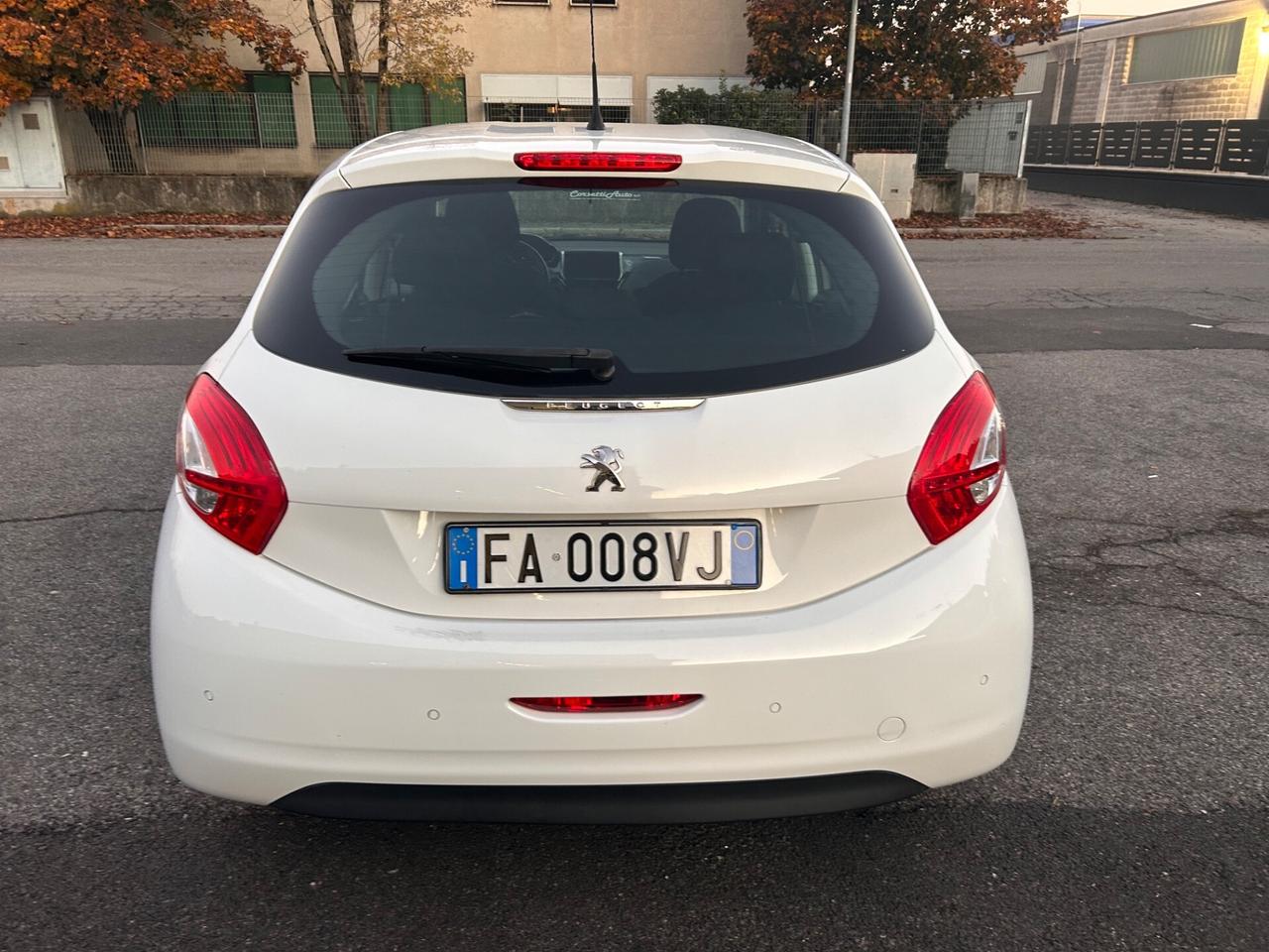 Peugeot 208 1000 benzina 86000 km neopatentati