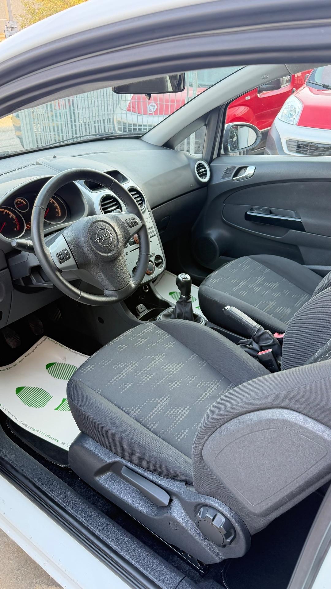 Opel Corsa 1.2 3 porte Club