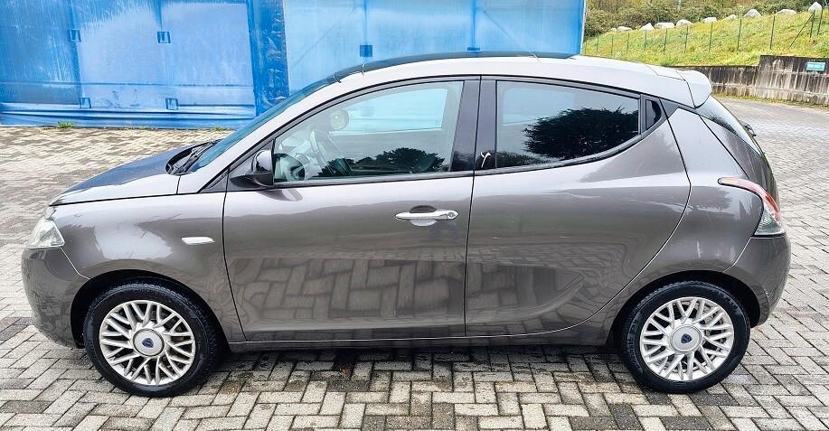 Lancia Ypsilon 0.9 BENZINA TWIN AIR 85 CV SILVER